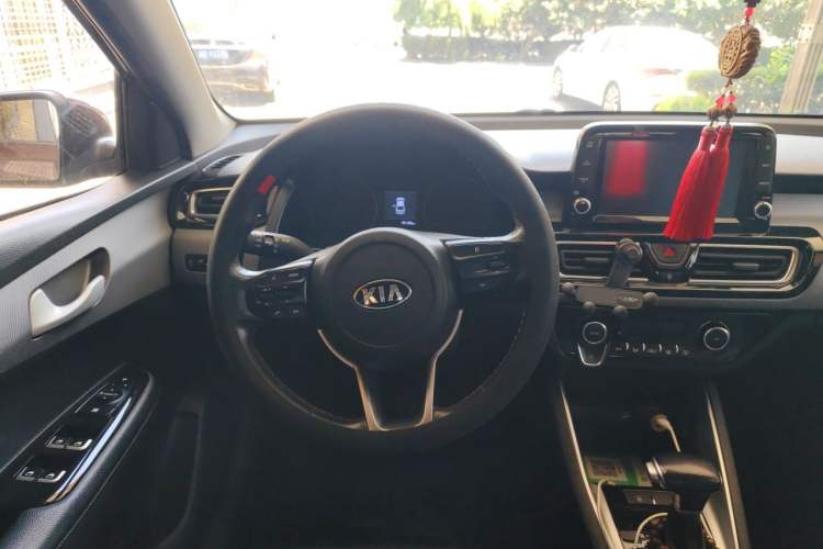 Used Kia Forte 2018 1.6L Automatic Value-Connect Edition with Intelligent Connectivity Steering Wheel