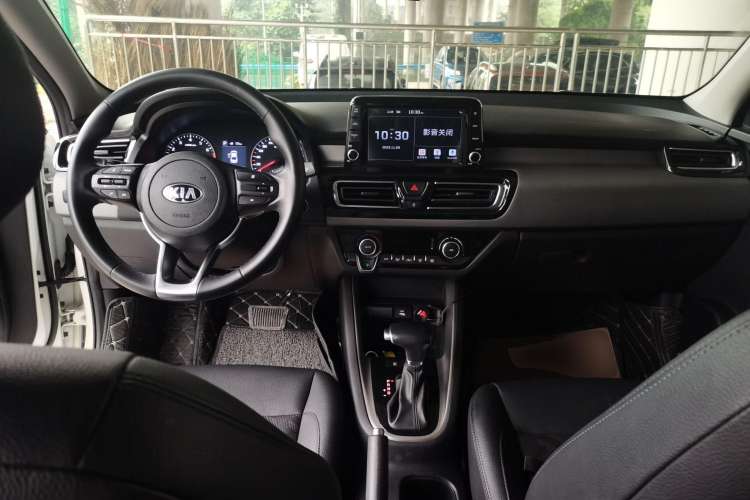 Used Kia Forte 2018 1.6L Automatic Value-Connect Edition with Intelligent Connectivity Center Console