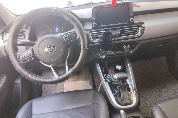 Used Kia Forte 2018 1.6L Automatic Value-Comfort Luxury Edition Center Console