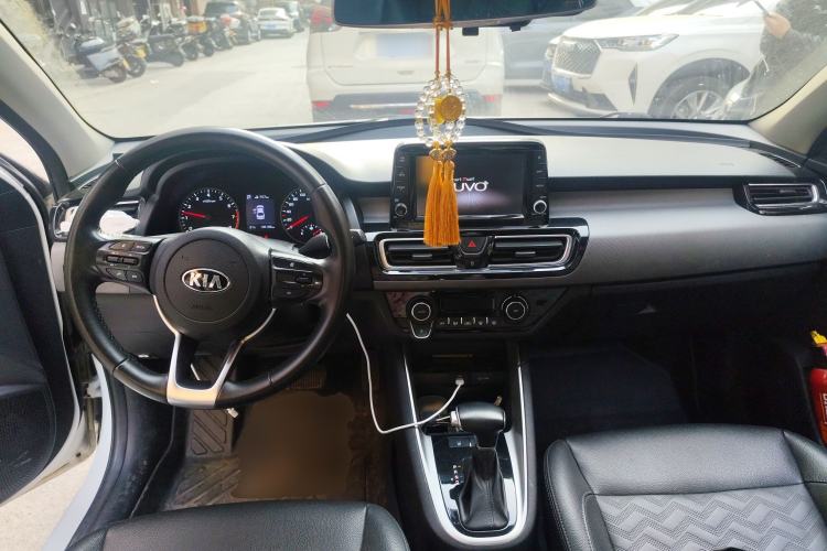 Used Kia Forte 2018 1.6L Automatic Value-Connect Edition with Intelligent Connectivity Center Console