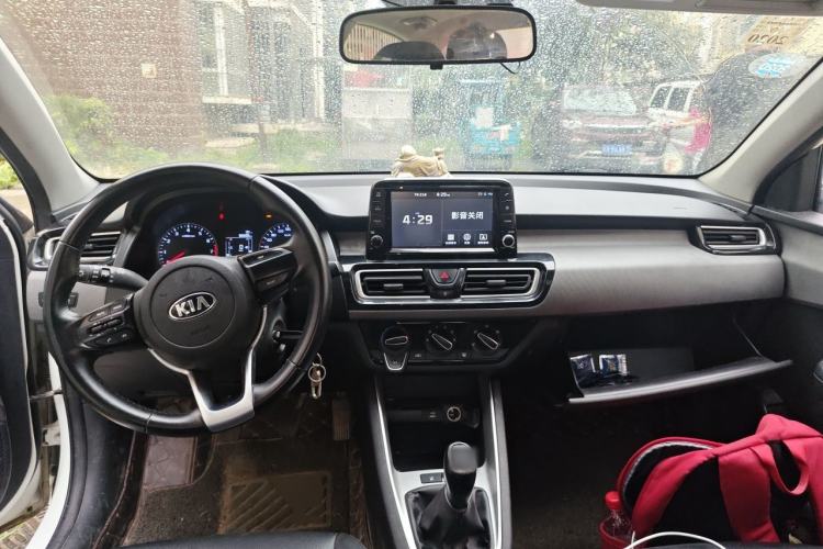 Used Kia Forte 2018 1.6L Manual Value Edition with Sunroof Center Console