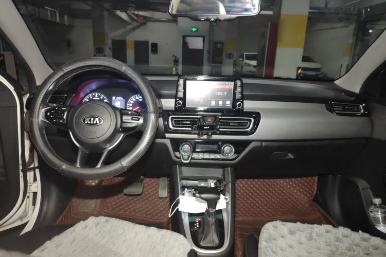 Used Kia Forte 2018 1.6L Automatic Value-Connect Edition with Intelligent Connectivity Center Console