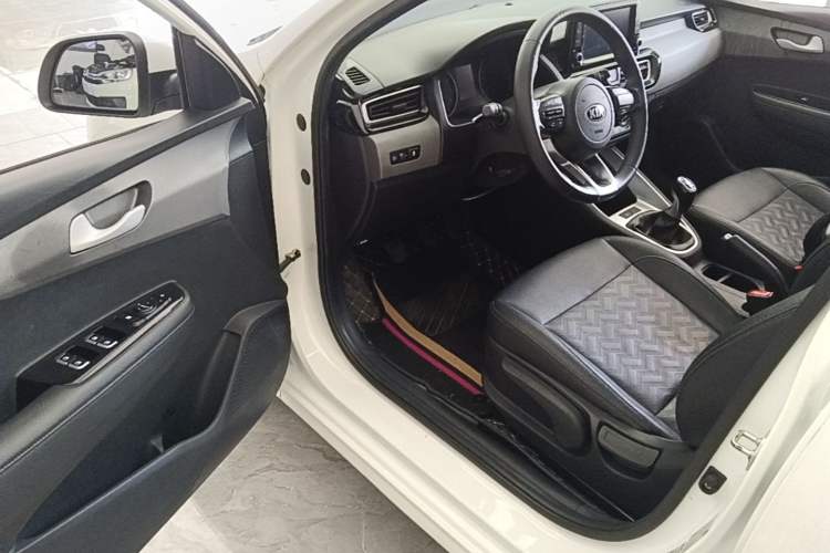 Used Kia Forte 2018 1.6L Manual Value Edition with Sunroof Driver Seat