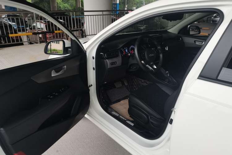 Used Kia Forte 2018 1.6L Automatic Value-Connect Edition with Intelligent Connectivity Driver Seat