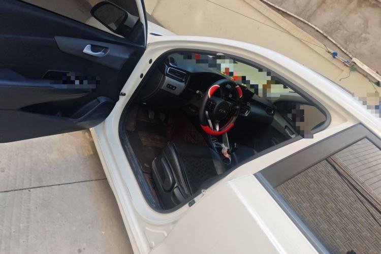 Used Kia Forte 2018 1.6L Manual Value Edition with Sunroof Driver Seat