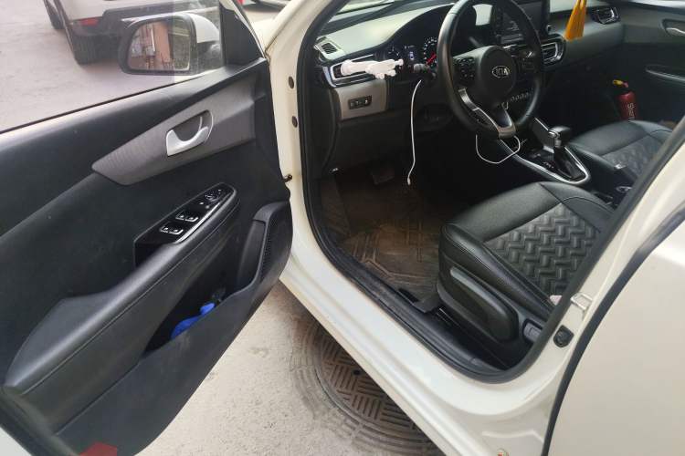Used Kia Forte 2018 1.6L Automatic Value-Connect Edition with Intelligent Connectivity Driver Seat