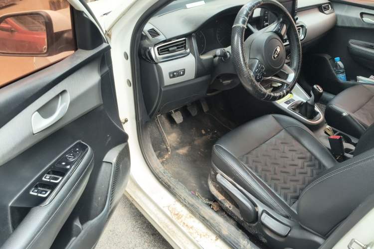 Used Kia Forte 2018 1.6L Manual Value Edition with Sunroof Driver Seat