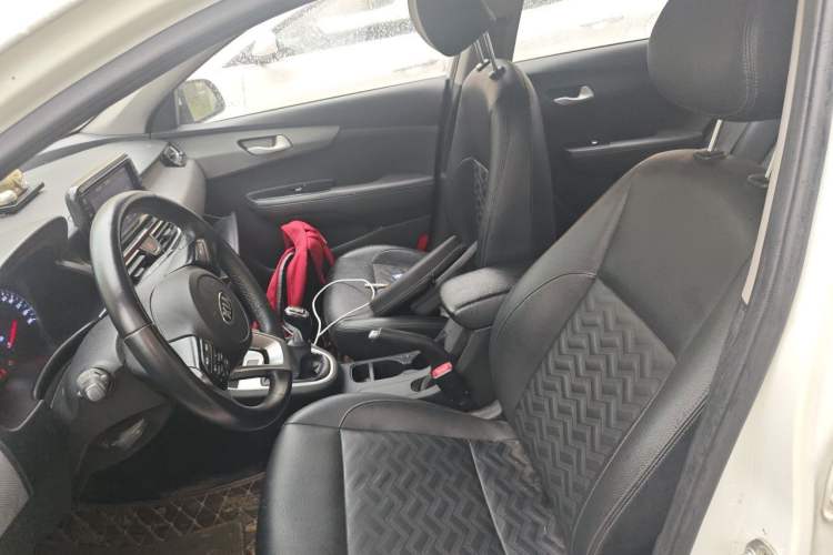 Used Kia Forte 2018 1.6L Manual Value Edition with Sunroof Driver Seat