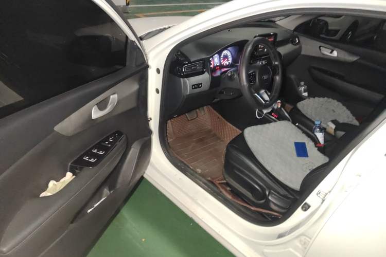 Used Kia Forte 2018 1.6L Automatic Value-Connect Edition with Intelligent Connectivity Driver Seat