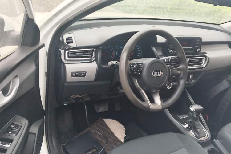 Used Kia Forte 2018 1.6L Automatic Value-Connect Edition with Intelligent Connectivity Driver Seat