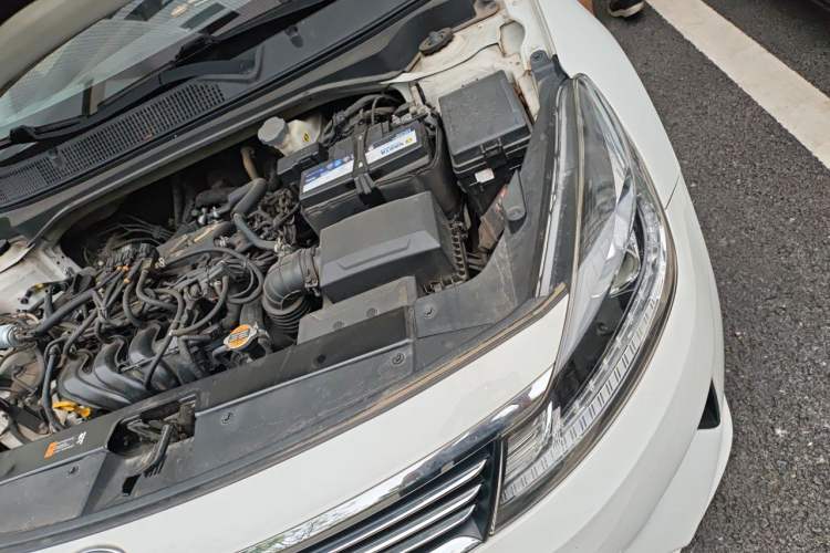 Used Kia Forte 2018 1.6L Manual Value Edition with Sunroof Engine Bay Left