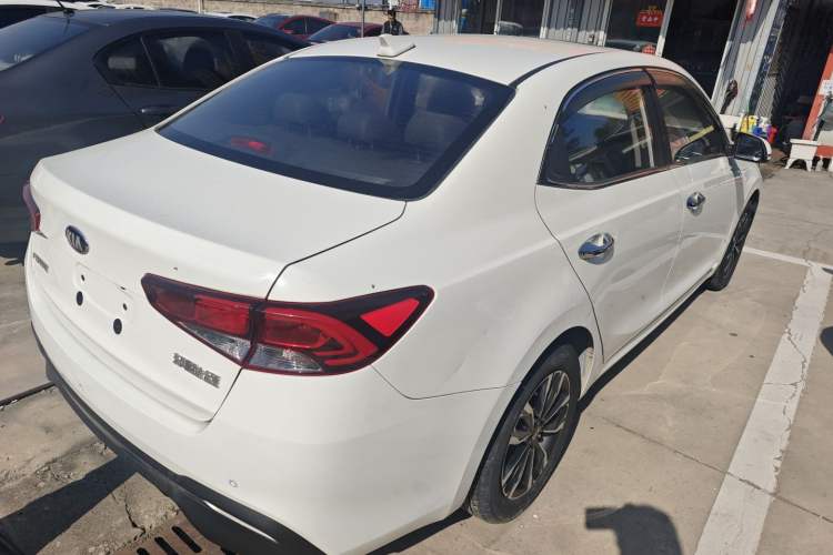 Used Kia Forte 2018 1.6L Automatic Value-Comfort Luxury Edition Exterior 3