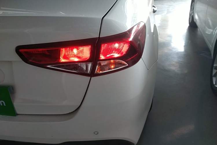 Used Kia Forte 2018 1.6L Automatic Value-Connect Edition with Intelligent Connectivity Exterior 3