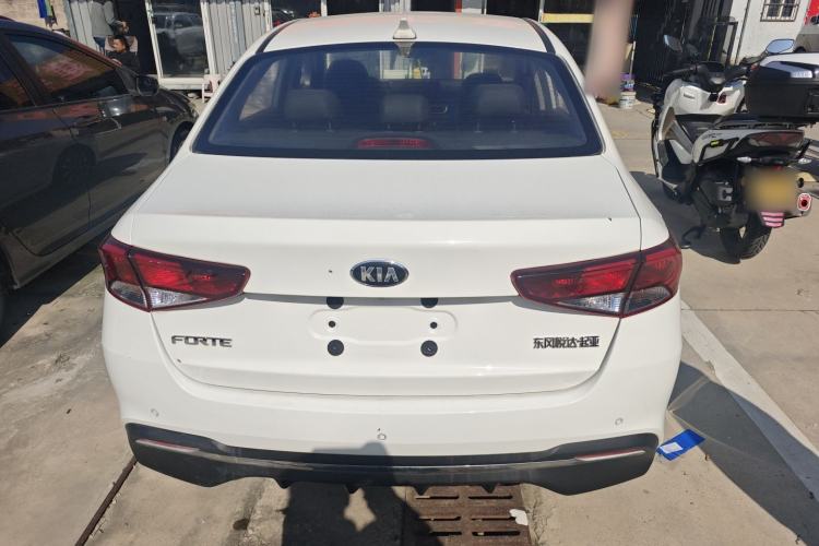 Used Kia Forte 2018 1.6L Automatic Value-Comfort Luxury Edition Exterior 4
