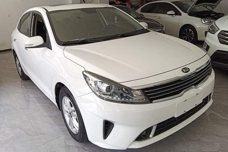 Used Kia Forte 2018 1.6L Manual Value Edition with Sunroof Front Right 45 Deg