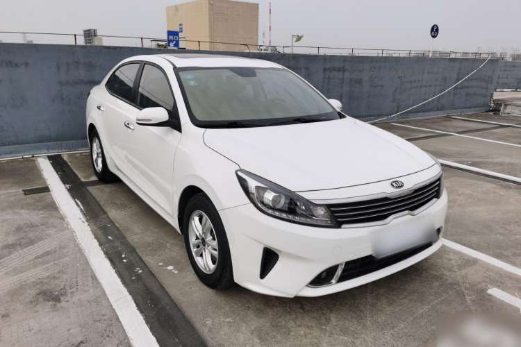 Used Kia Forte 2018 1.6L Manual Value Edition with Sunroof Front Right 45 Deg
