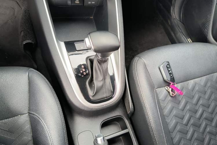 Used Kia Forte 2018 1.6L Automatic Value-Connect Edition with Intelligent Connectivity Gear Lever