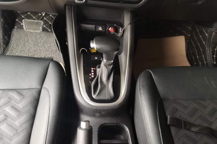 Used Kia Forte 2018 1.6L Automatic Value-Connect Edition with Intelligent Connectivity Gear Lever