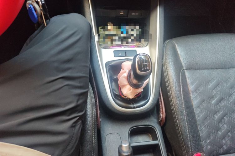 Used Kia Forte 2018 1.6L Manual Value Edition with Sunroof Gear Lever