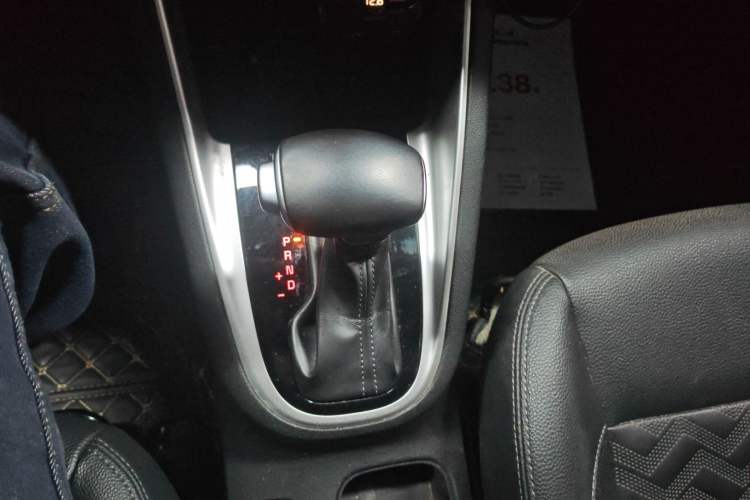 Used Kia Forte 2018 1.6L Automatic Value-Connect Edition with Intelligent Connectivity Gear Lever
