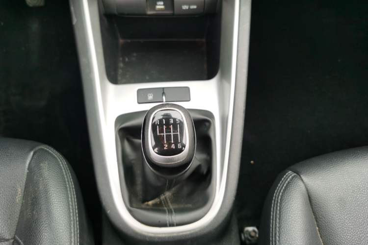 Used Kia Forte 2018 1.6L Manual Value Edition with Sunroof Gear Lever