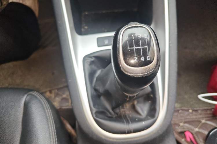 Used Kia Forte 2018 1.6L Manual Value Edition with Sunroof Gear Lever