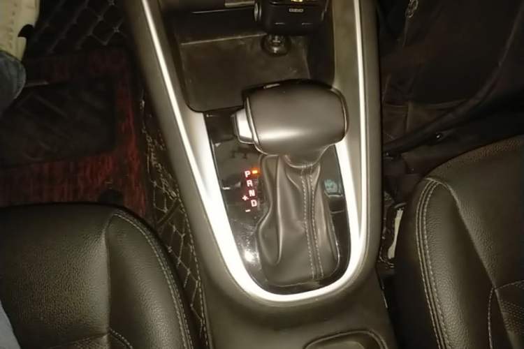 Used Kia Forte 2018 1.6L Automatic Value-Connect Edition with Intelligent Connectivity Gear Lever