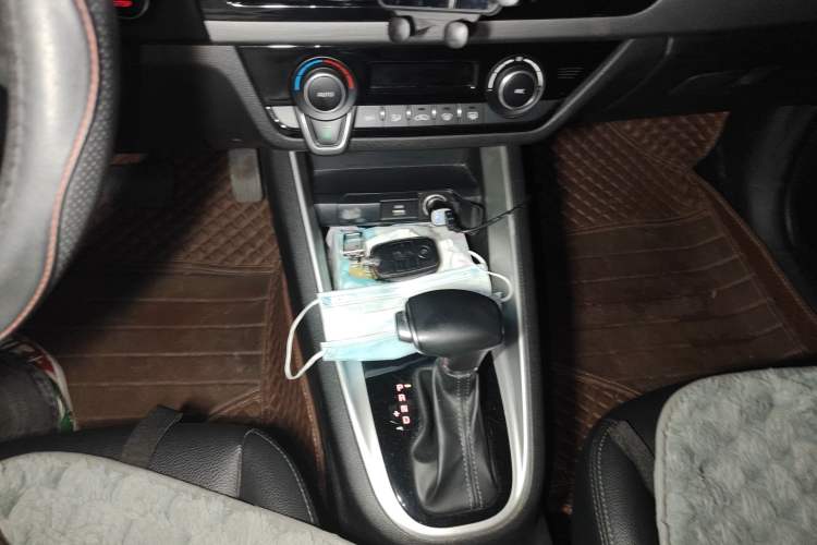 Used Kia Forte 2018 1.6L Automatic Value-Connect Edition with Intelligent Connectivity Gear Lever