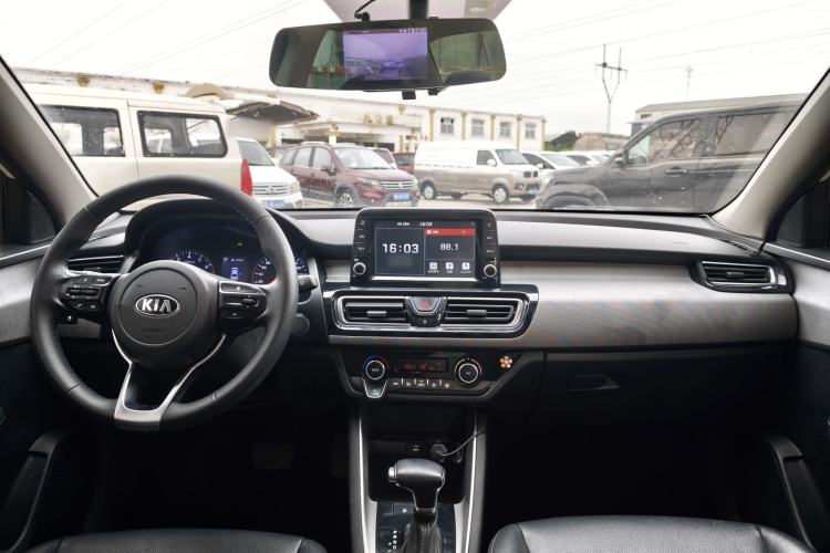 Used Kia Forte 2018 1.6L Automatic Value-Connect Edition with Intelligent Connectivity Interior 1