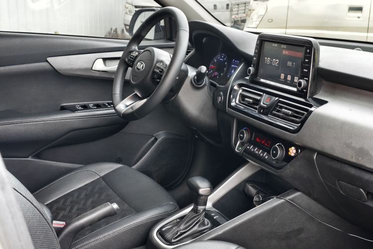 Used Kia Forte 2018 1.6L Automatic Value-Connect Edition with Intelligent Connectivity Interior 2