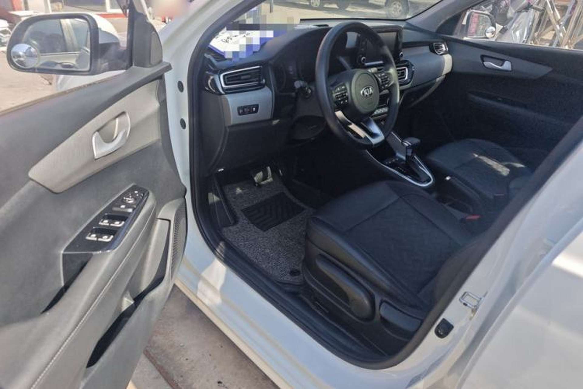 Used Kia Forte 2018 1.6L Automatic Value-Comfort Luxury Edition Interior 2