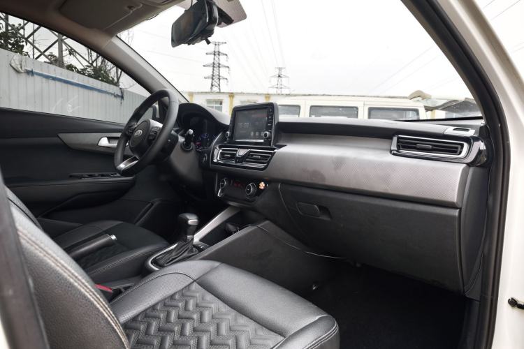 Used Kia Forte 2018 1.6L Automatic Value-Connect Edition with Intelligent Connectivity Interior 3