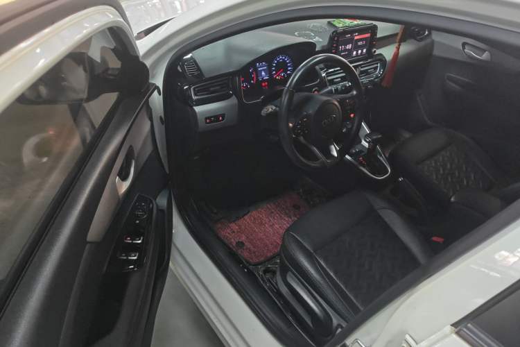 Used Kia Forte 2018 1.6L Automatic Value-Connect Edition with Intelligent Connectivity Interior 3