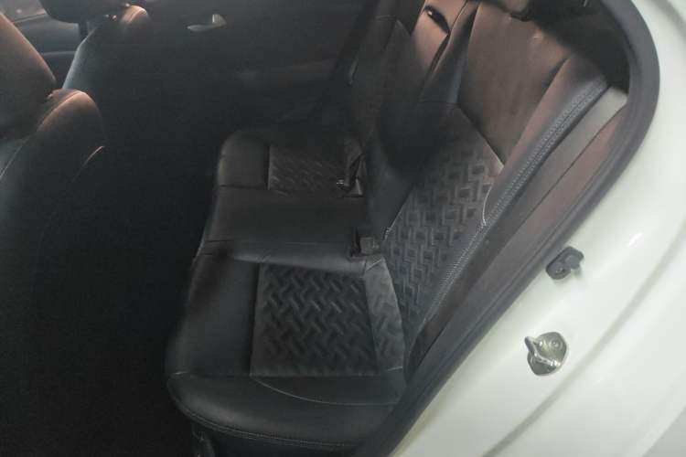 Used Kia Forte 2018 1.6L Automatic Value-Connect Edition with Intelligent Connectivity Interior 4