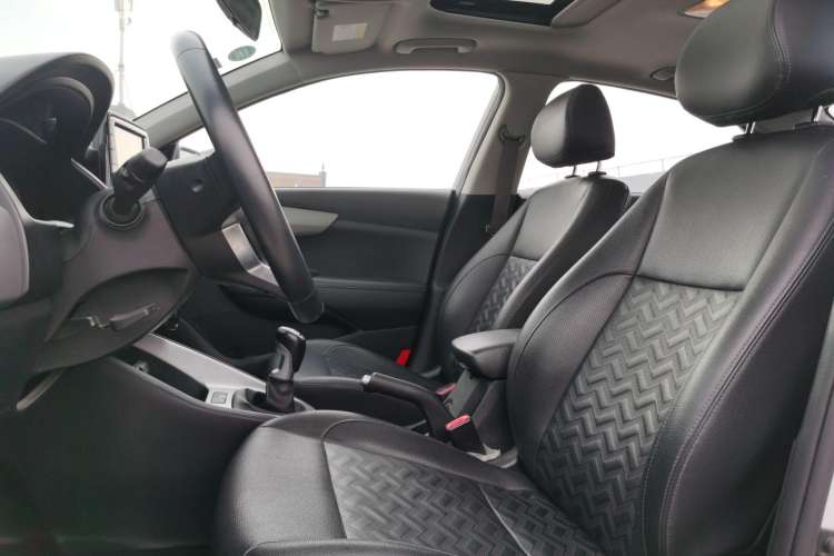 Used Kia Forte 2018 1.6L Manual Value Edition with Sunroof Left Front Seat