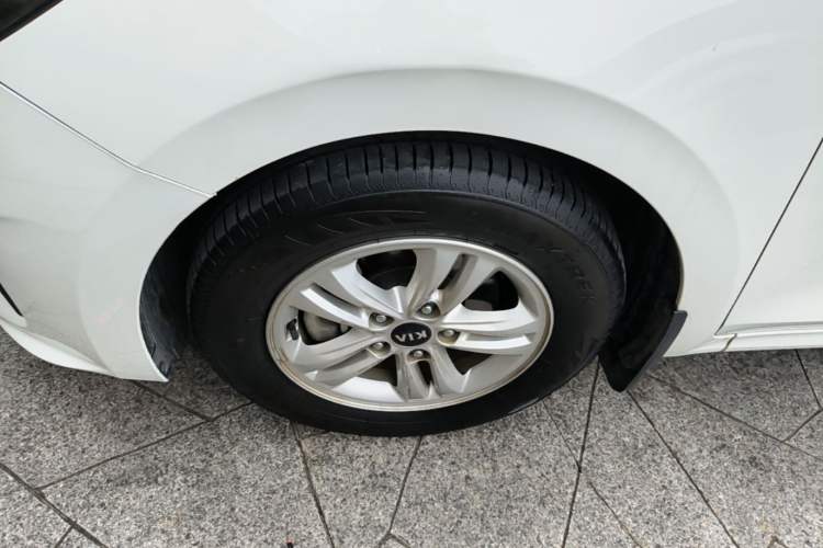 Used Kia Forte 2018 1.6L Automatic Value-Connect Edition with Intelligent Connectivity Left Front Wheel Hub