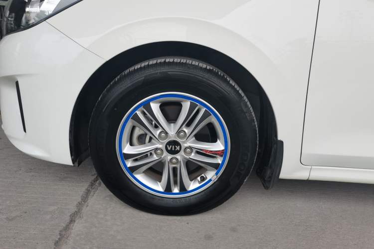 Used Kia Forte 2018 1.6L Automatic Value-Connect Edition with Intelligent Connectivity Left Front Wheel Hub