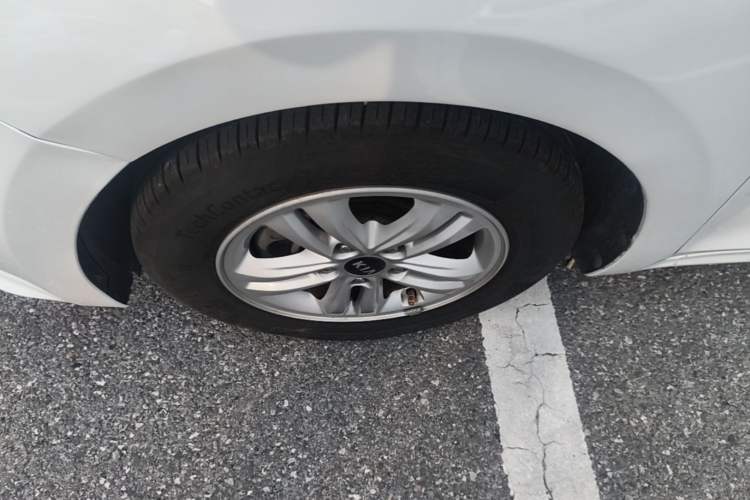 Used Kia Forte 2018 1.6L Automatic Value-Connect Edition with Intelligent Connectivity Left Front Wheel Hub