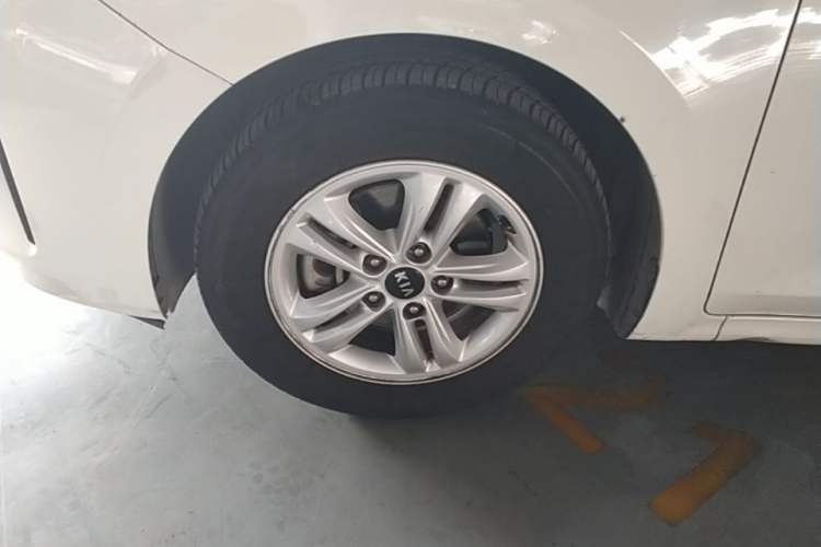 Used Kia Forte 2018 1.6L Automatic Value-Connect Edition with Intelligent Connectivity Left Front Wheel Hub