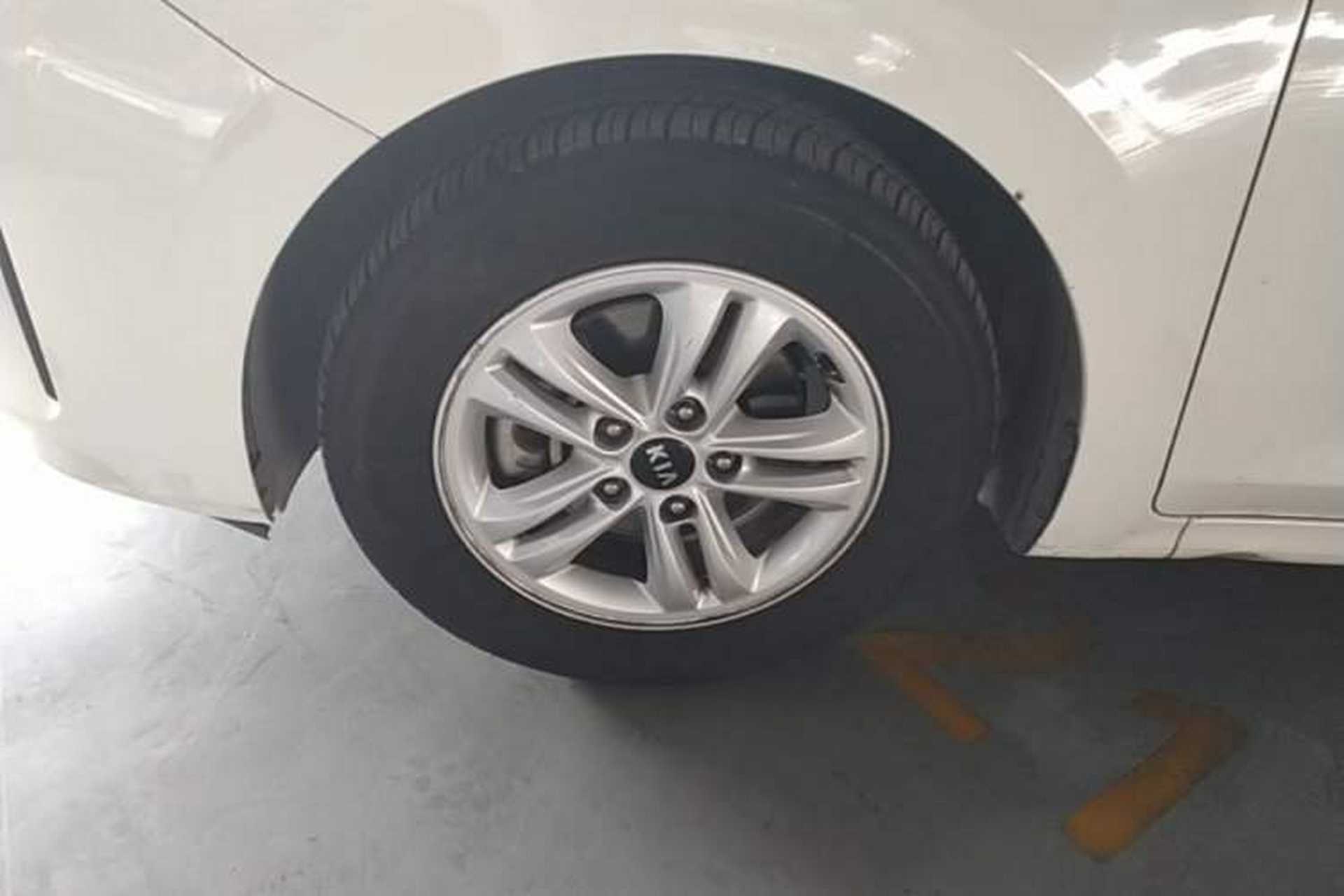Used Kia Forte 2018 1.6L Automatic Value-Connect Edition with Intelligent Connectivity Left Front Wheel Hub