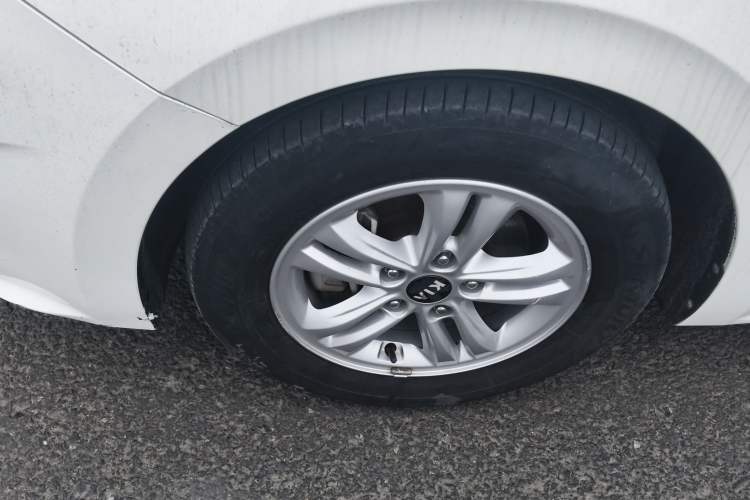 Used Kia Forte 2018 1.6L Automatic Value-Connect Edition with Intelligent Connectivity Left Front Wheel Hub