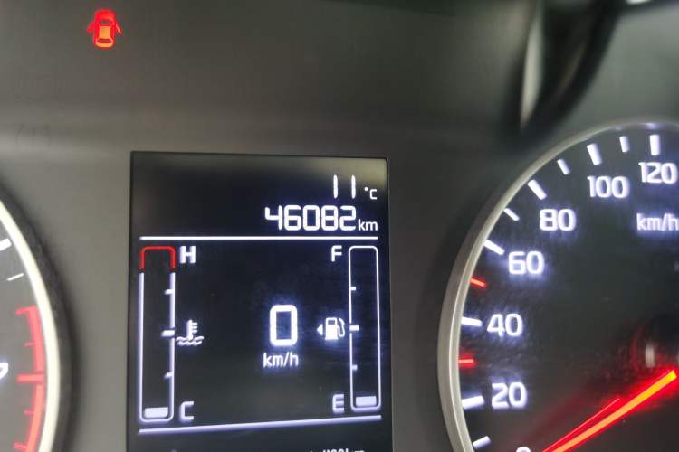 Used Kia Forte 2018 1.6L Manual Value Edition with Sunroof Odometer Close Up