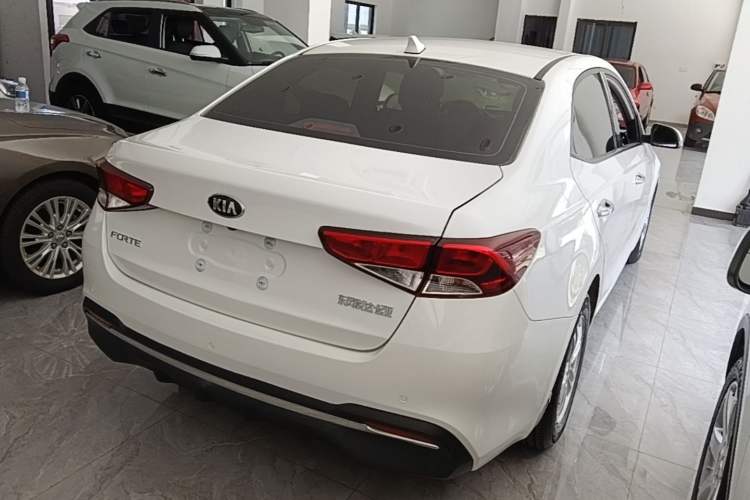 Used Kia Forte 2018 1.6L Manual Value Edition with Sunroof Rear Right 45 Deg
