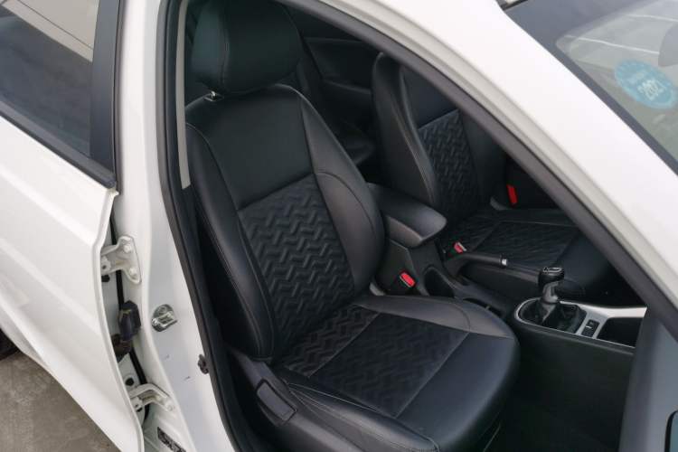 Used Kia Forte 2018 1.6L Manual Value Edition with Sunroof Right Front Seat