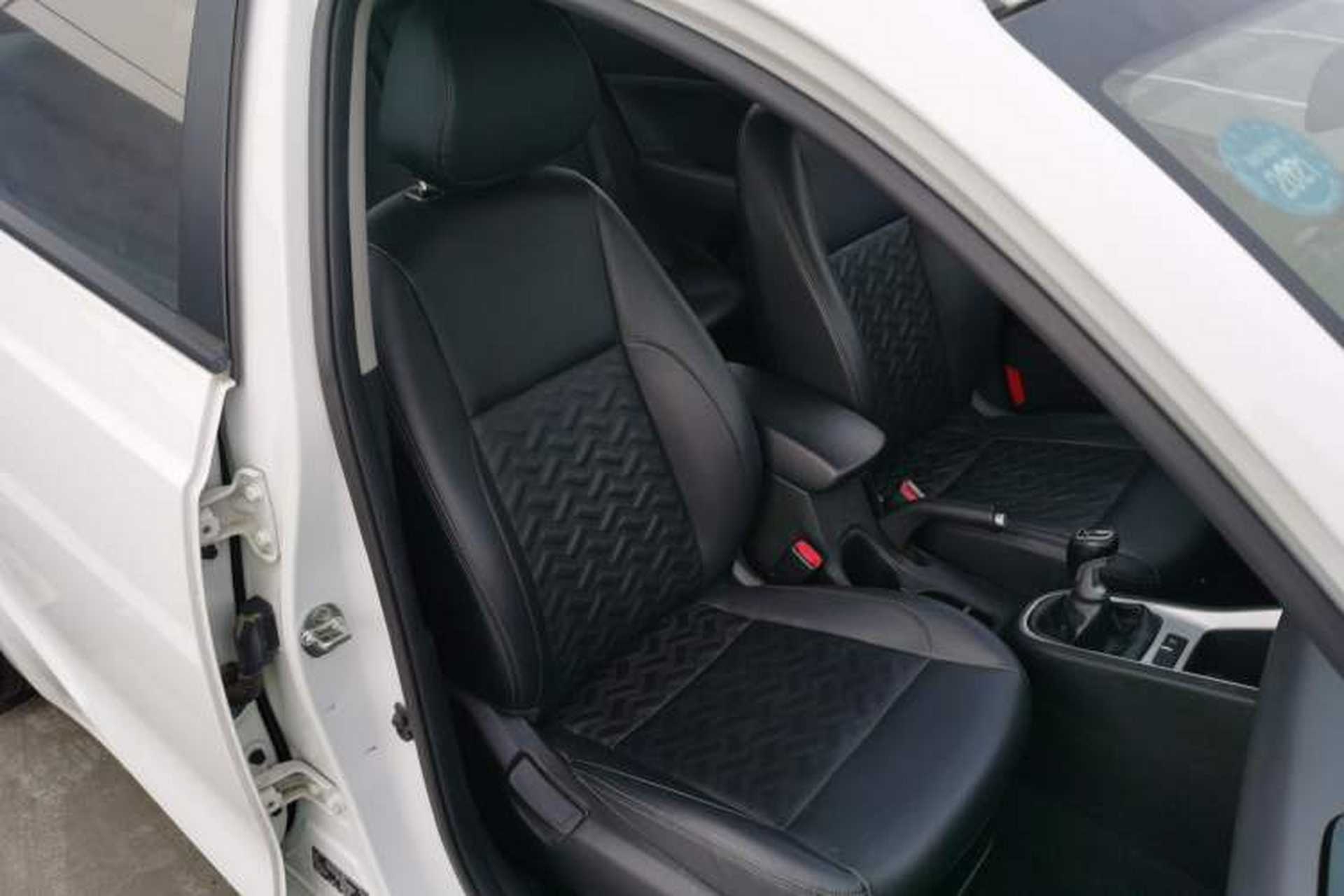 Used Kia Forte 2018 1.6L Manual Value Edition with Sunroof Right Front Seat