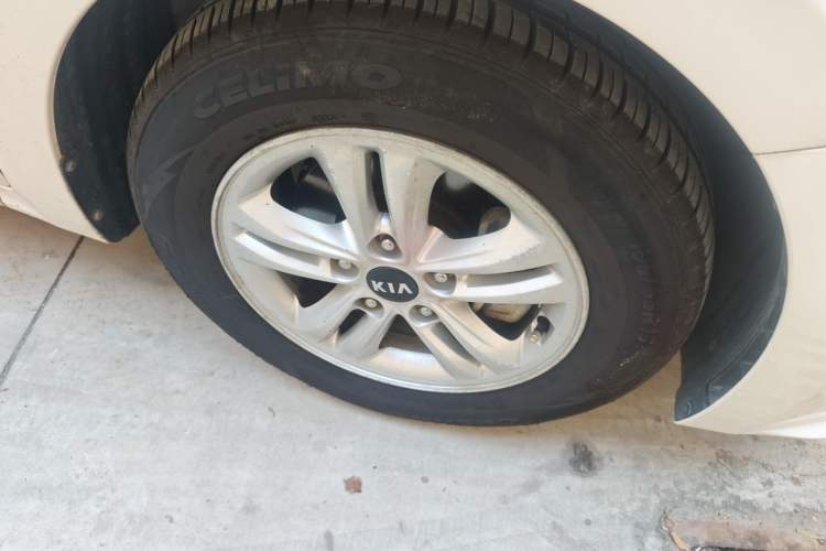 Used Kia Forte 2018 1.6L Manual Value Edition with Sunroof Right Front Wheel Hub
