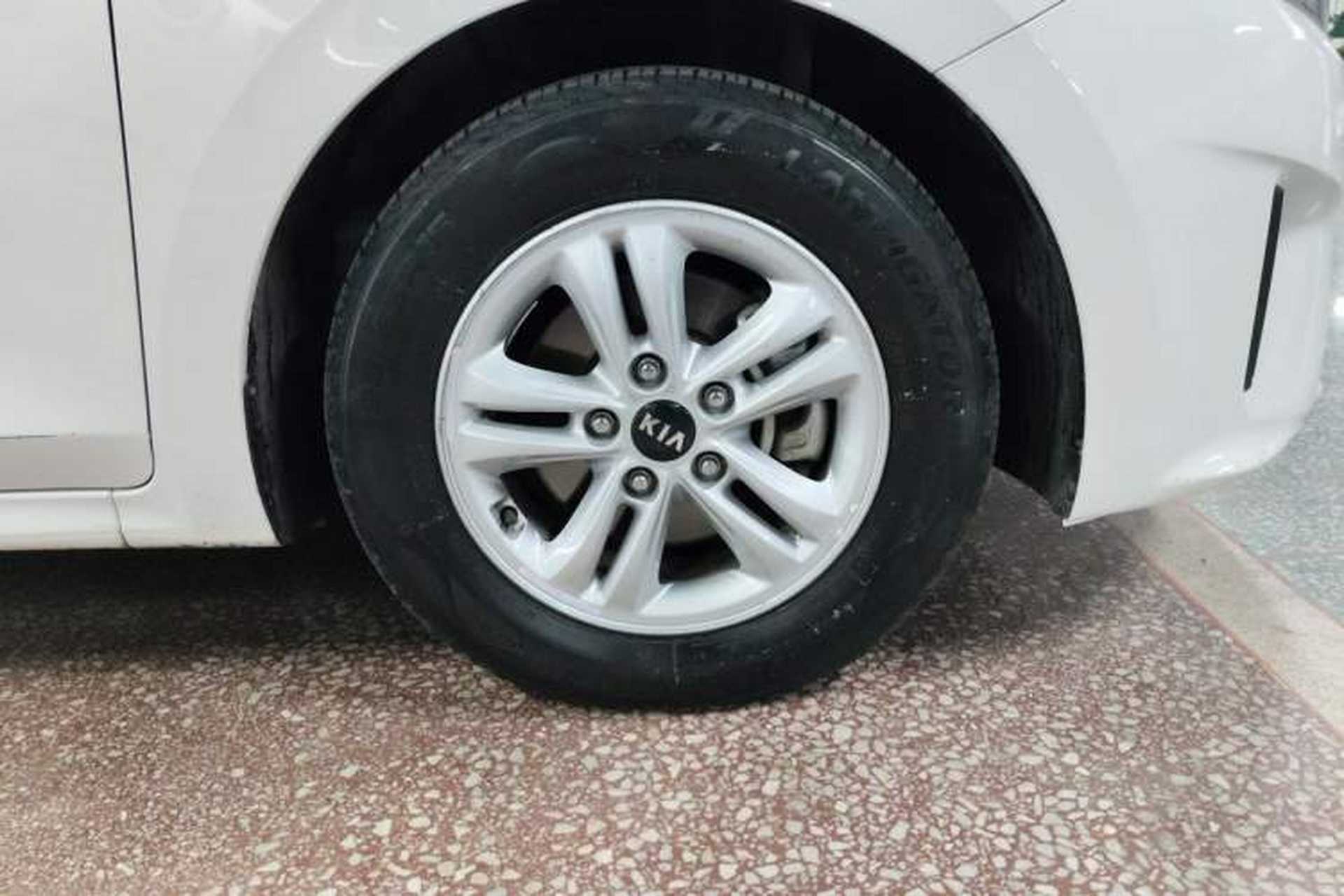 Used Kia Forte 2018 1.6L Automatic Value-Connect Edition with Intelligent Connectivity Right Front Wheel Hub
