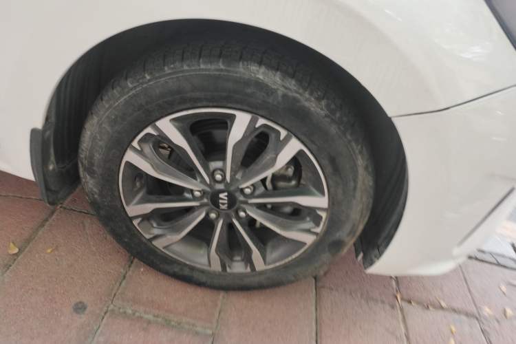 Used Kia Forte 2018 1.6L Automatic Value-Comfort Luxury Edition Right Front Wheel Hub