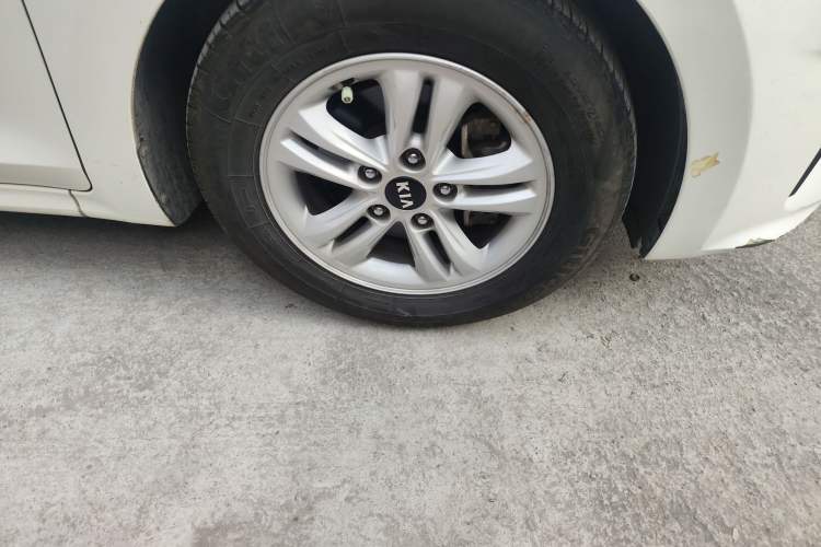 Used Kia Forte 2018 1.6L Automatic Value-Connect Edition with Intelligent Connectivity Right Front Wheel Hub