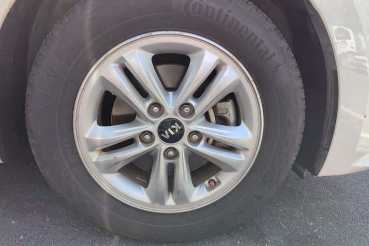 Used Kia Forte 2018 1.6L Automatic Value-Connect Edition with Intelligent Connectivity Right Front Wheel Hub